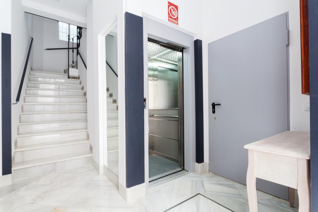 סביליה Hostly Acetres 2A-Penthouse In City Center-Fibre-Parking Opt מראה חיצוני תמונה